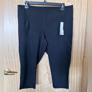 New Livi Active Black Athletic Capri Leggins Women’s 22/24